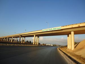 800px-Bridge_entrance_to_the_east_of_Al_Bayda