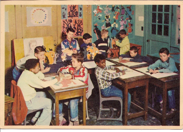 Деца в класна стая в Бойс Таун, Небраска